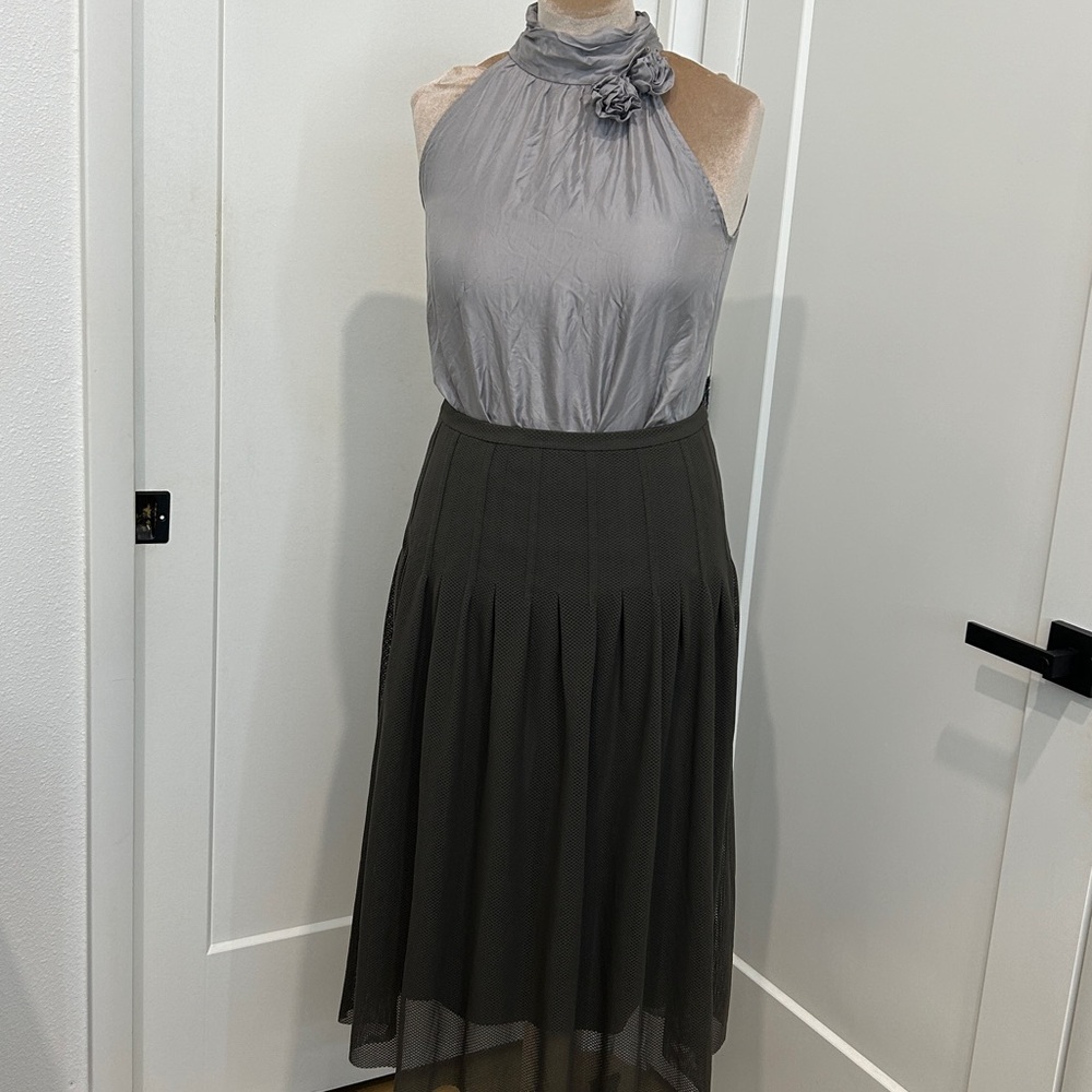 AKRIS PUNTOStretch Mesh Pleated Midi Skirt in Graphite Gray |Size 10 - Picture 3 of 16